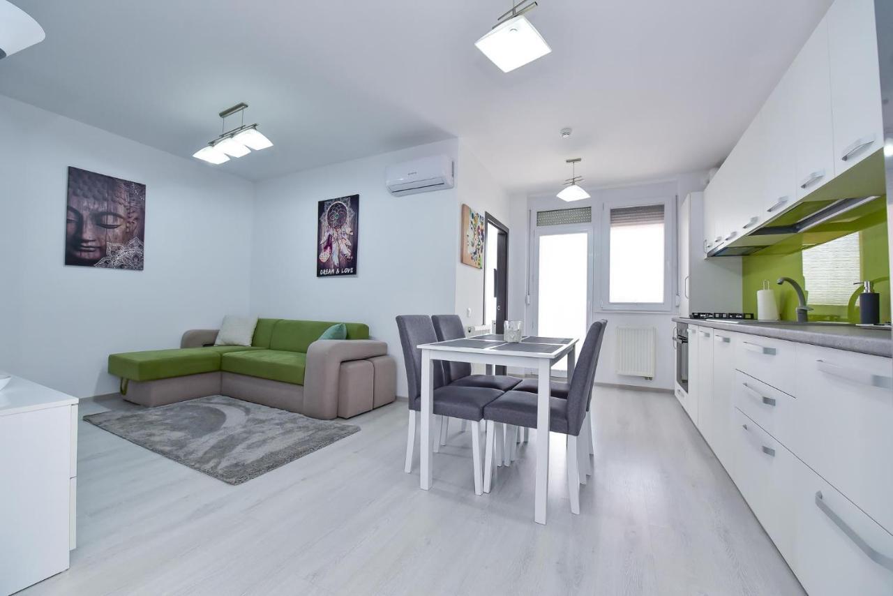 Stylish Stay - Executive - Private Parking And Central Location Oradea Exterior photo
